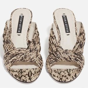 Alice + Olivia - Landri Heel in Light Tan/Black